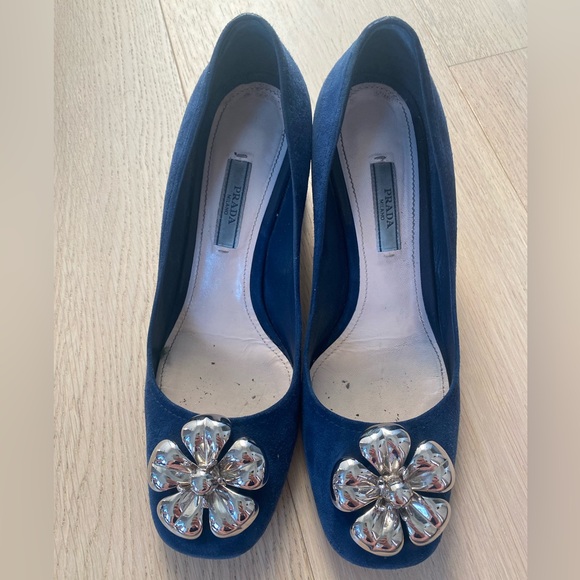 Suede Prada Pumps with Flower Buckle - Picture 5 of 7